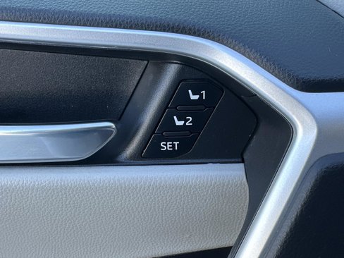 Used 2022 Toyota RAV4 XLE Premium image 17