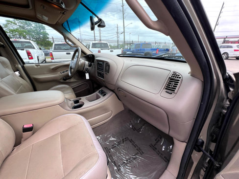 Used 2002 Ford Expedition Eddie Bauer image 41