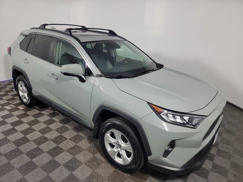 Used 2021 Toyota RAV4 XLE image 2