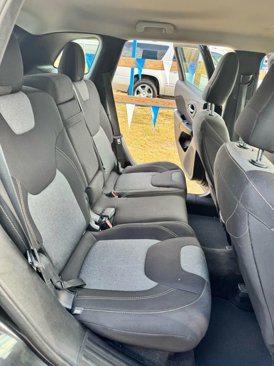 Used 2016 Jeep Cherokee Sport image 14