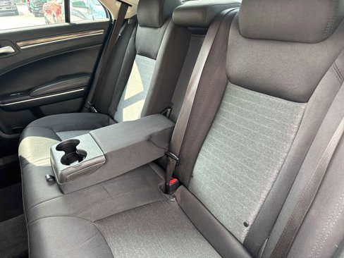 Used 2018 Chrysler 300 Touring image 30