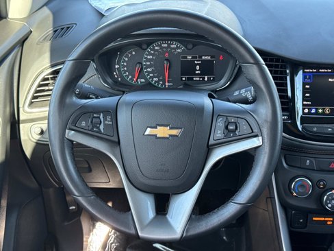 Used 2022 Chevrolet Trax LT w/ LT Convenience Package image 10
