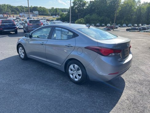 Used 2016 Hyundai Elantra SE image 3