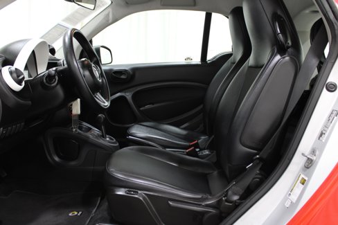 Used 2016 smart fortwo pure image 3