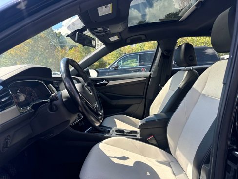 Used 2019 Volkswagen Jetta R-Line w/ R-Line Cold Weather Package image 9