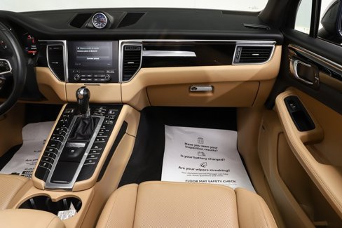 Used 2018 Porsche Macan image 18