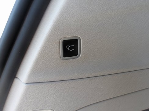 Used 2023 Chrysler Pacifica Touring-L image 11
