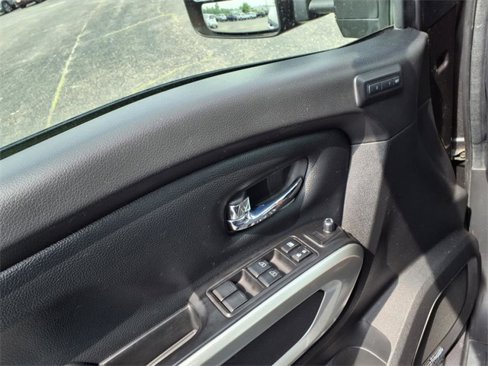 Used 2017 Nissan Titan SL w/ Chrome Package image 16