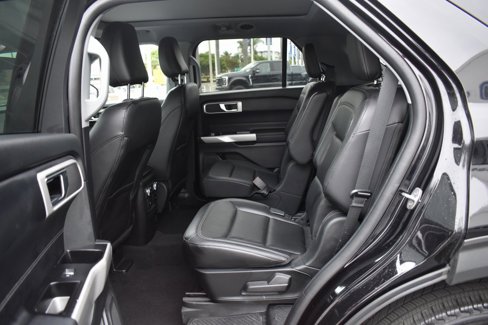 Used 2022 Ford Explorer XLT w/ Equipment Group 202A image 9