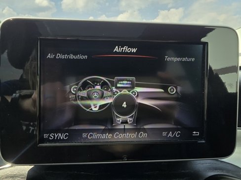 Used 2019 Mercedes-Benz GLC 300 4MATIC image 36
