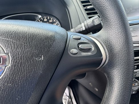 Used 2020 Nissan Pathfinder S image 19