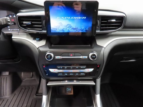 Used 2020 Ford Explorer XLT w/ Equipment Group 202A image 14