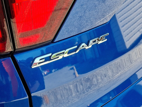 Used 2019 Ford Escape SEL image 9