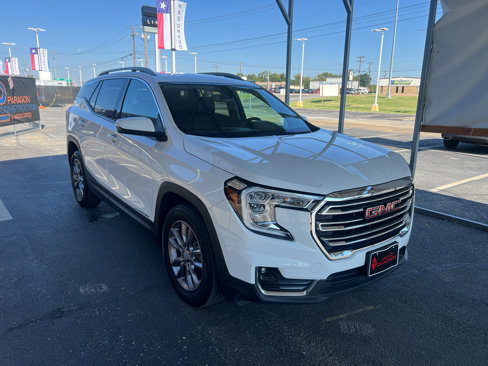 Used 2023 GMC Terrain SLT image 1