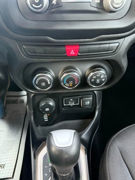 Used 2015 Jeep Renegade Sport w/ Power & Air Group image 38
