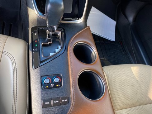 Used 2016 Toyota Avalon Limited image 22