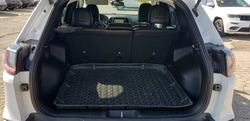 Used 2019 Jeep Cherokee Limited w/ Technology Group image 9