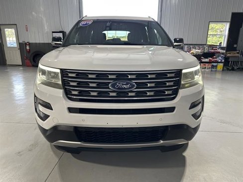 Used 2016 Ford Explorer XLT w/ Equipment Group 202A image 2