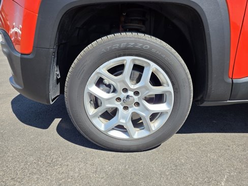 Used 2015 Jeep Renegade Latitude w/ Popular Equipment Group image 9