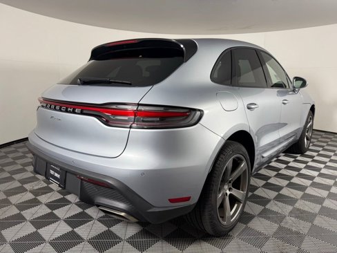 Certified 2024 Porsche Macan image 7