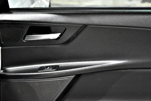 Used 2017 Jaguar XE image 38