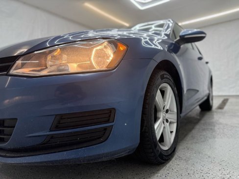 Used 2017 Volkswagen Golf Wolfsburg Edition image 29