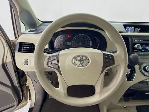 Used 2012 Toyota Sienna LE image 11