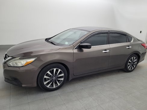 Used 2016 Nissan Altima 2.5 SV image 2