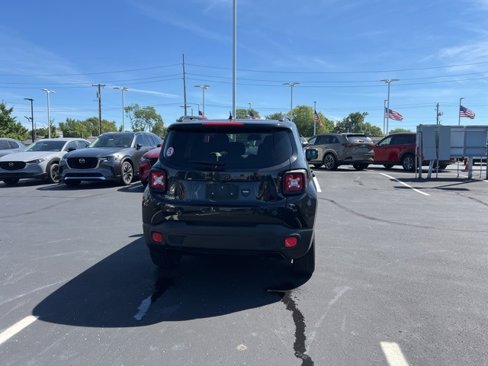 Used 2016 Jeep Renegade Latitude image 8