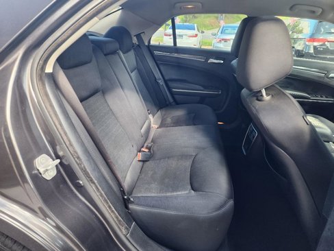 Used 2019 Chrysler 300 Touring w/ Sport Appearance Package image 10