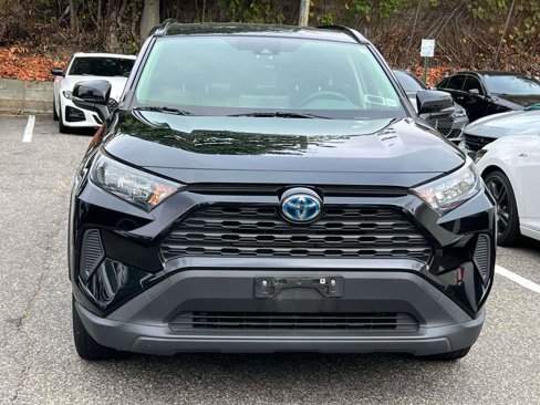 Used 2020 Toyota RAV4 LE image 2