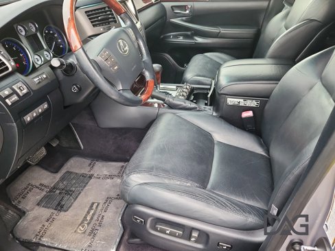 Used 2011 Lexus LX 570 4WD w/ Luxury Pkg image 14