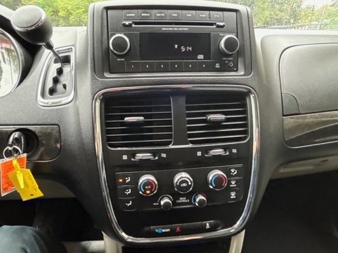 Used 2017 Dodge Grand Caravan SE image 15