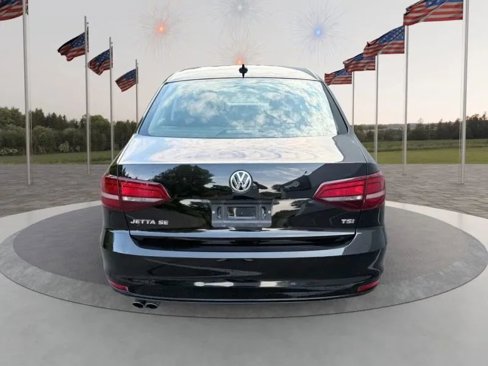 Used 2016 Volkswagen Jetta SE image 5
