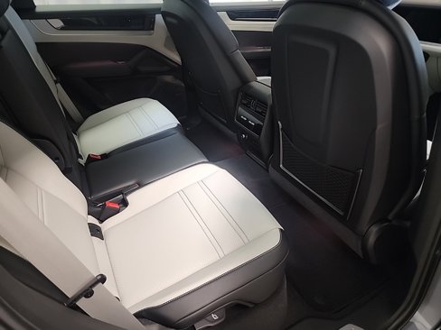 New 2025 Porsche Cayenne image 29