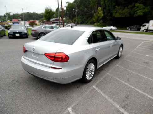 Used 2016 Volkswagen Passat 1.8T SE image 5