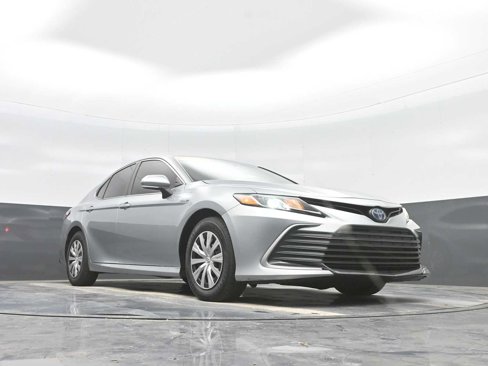 Used 2021 Toyota Camry LE image 28