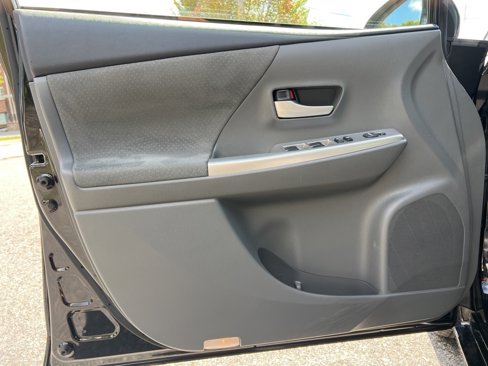 Used 2013 Toyota Prius V image 11
