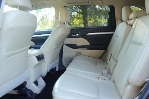 Used 2014 Toyota Highlander XLE image 14