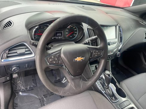 Used 2018 Chevrolet Cruze LT w/ Convenience Package image 18