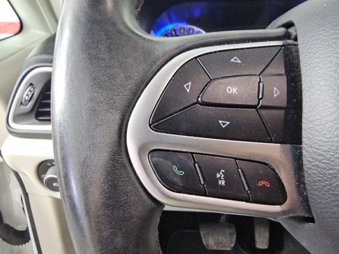 Certified 2017 Chrysler Pacifica Touring-L image 17