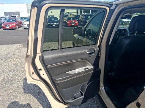 Used 2016 Jeep Compass Latitude image 21