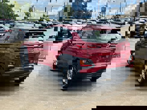 Used 2021 Hyundai Kona SE w/ Cargo Package image 9