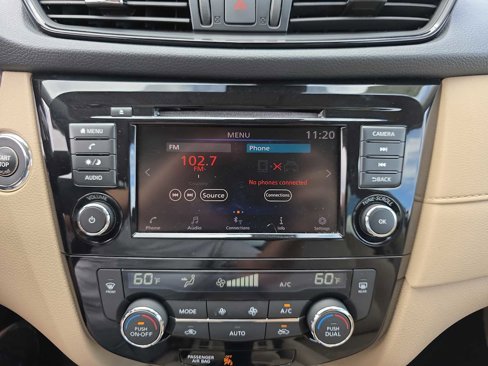 Used 2019 Nissan Rogue SV image 16