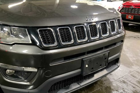 Used 2017 Jeep Compass Latitude w/ Cold Weather Group image 29