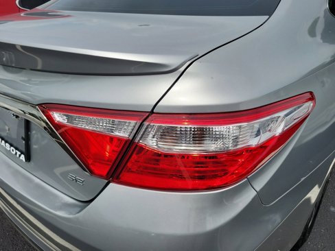 Used 2016 Toyota Camry SE image 10