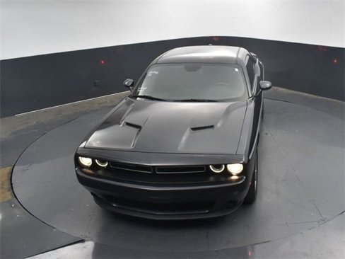 Used 2019 Dodge Challenger SXT image 21