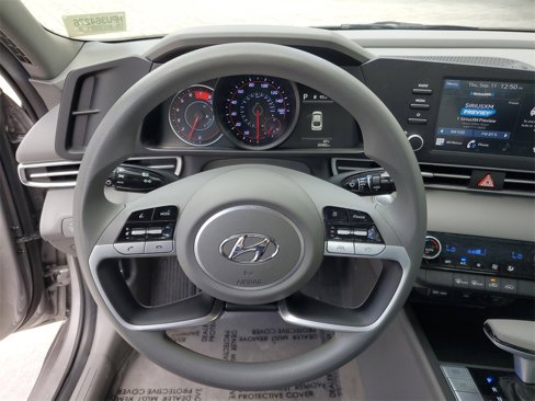 Used 2022 Hyundai Elantra SEL image 15
