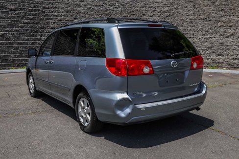 Used 2010 Toyota Sienna LE image 8