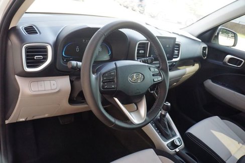 New 2025 Hyundai Venue SEL image 19
